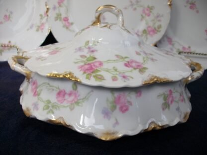 HAVILAND LIMOGES CHINA- SCATTERED ROSES SCHLEIGER 39F - GOLD DAUBS (c.1894+) ROUND COVERED SERVING BOWL- EARLY RANSON SHAPE