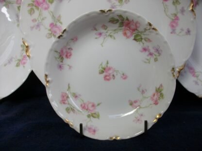 HAVILAND LIMOGES CHINA- SCATTERED ROSES  SCHLEIGER 39F - GOLD DAUBS (c.1894+)  FRUIT DESSERT BOWL 5" -  EARLY RANSON SHAPE