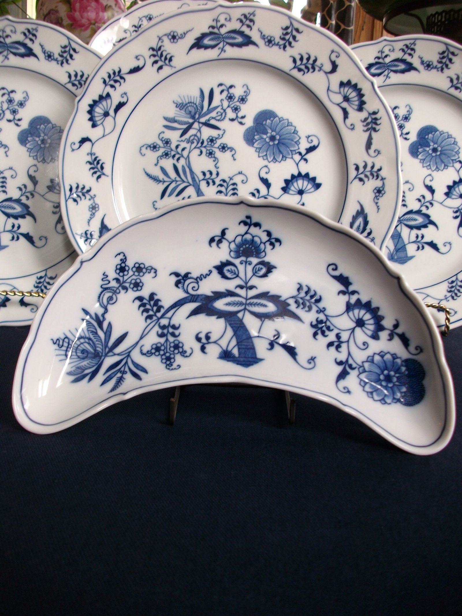 BLUE DANUBE- BLUE ONION (c. 1951+) CRESCENT SALAD DISH- LARGE- BANNER STAMP- EXCELLENT!