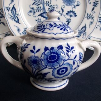 UCAGCO JAPAN BLUE DELL  (c.1947+)   COVERED SUGAR BOWL- BLUE AND WHITE- EXCELLENT!